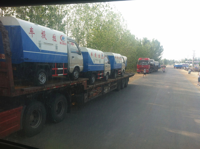 圖為準(zhǔn)備發(fā)車至山西的小型<a href=http://www.wzsccw.cn/ljc target=_blank class=infotextkey>垃圾車</a>