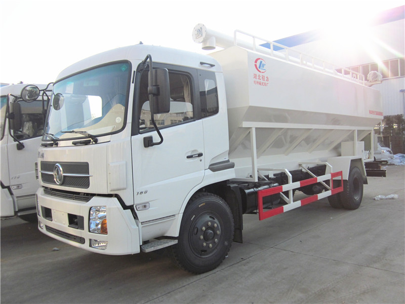 散裝<a href=http://www.wzsccw.cn/siliaoche/ target=_blank class=infotextkey>飼料車(chē)</a>圖片展示